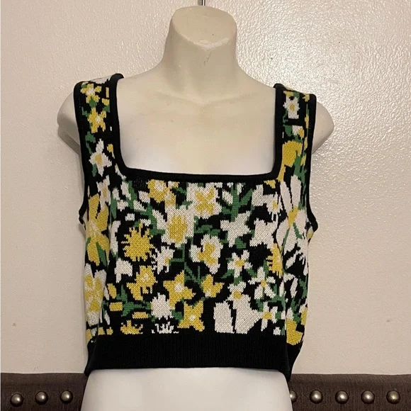 🚨LOST + WANDER NWOT Tropical Daydream Crop Top color BLACK-YELLOW-FLORAL - Picture 3 of 4